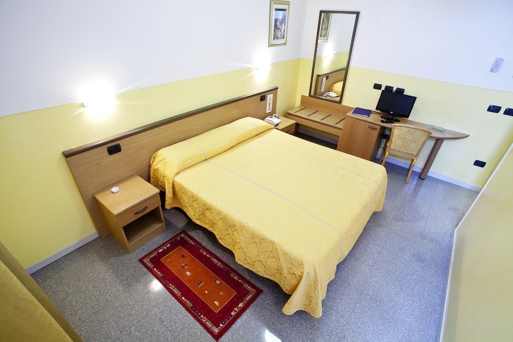 Master Hotel Castelvetro Piacentino Eksteriør billede