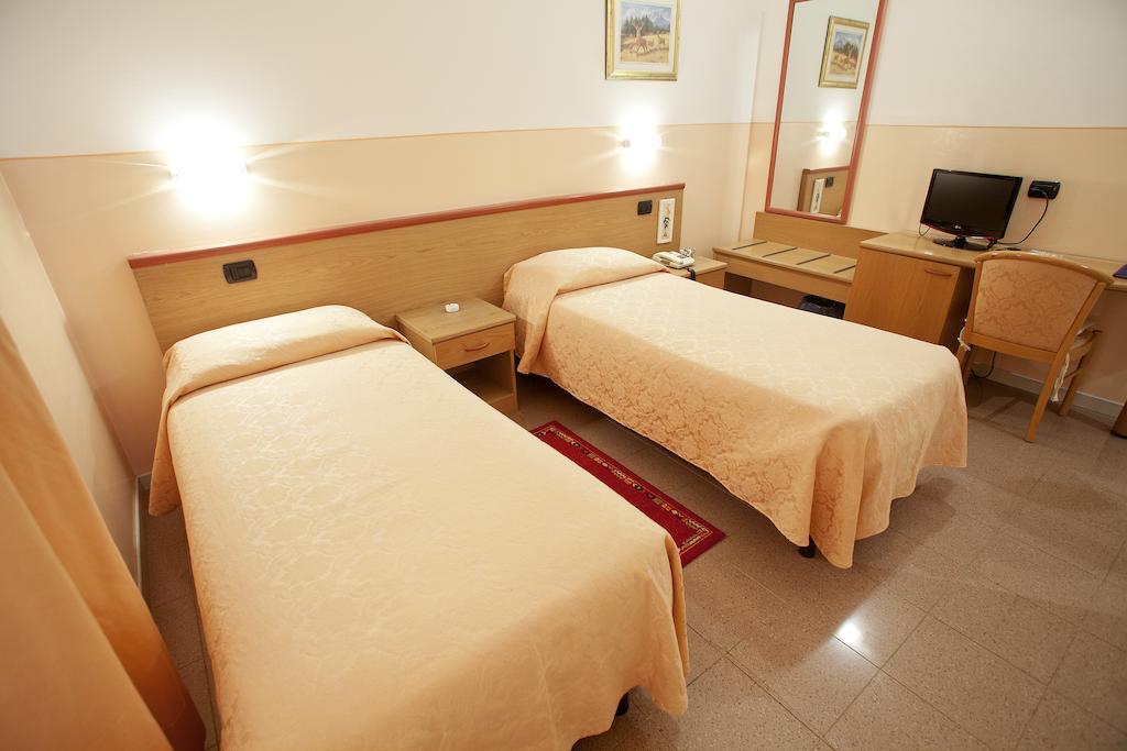 Master Hotel Castelvetro Piacentino Eksteriør billede